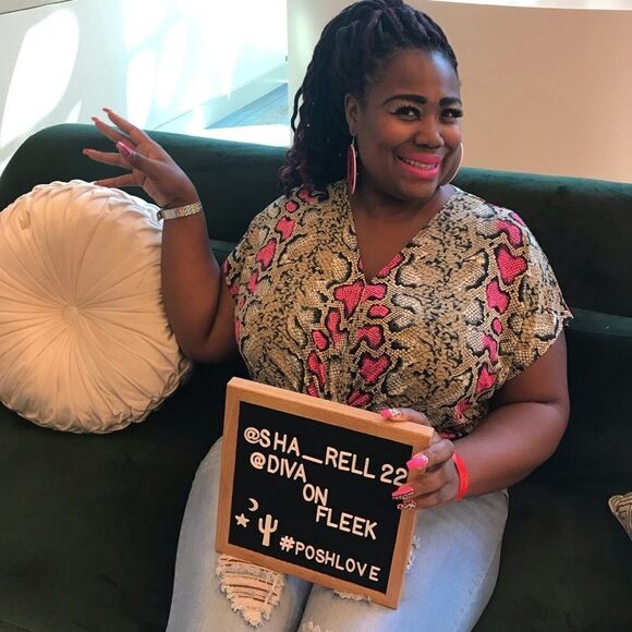 I’M AT POSHFEST!!! 😁😁😁 - Picture 1 of 3